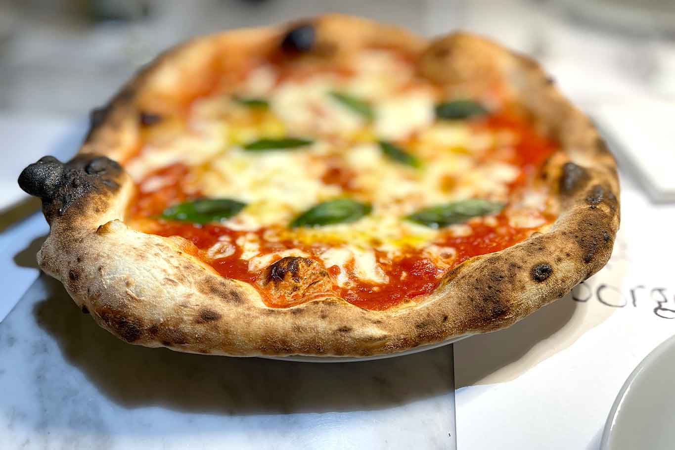 pizza margherita Il Borgo Acciaroli Cilento pizza margherita