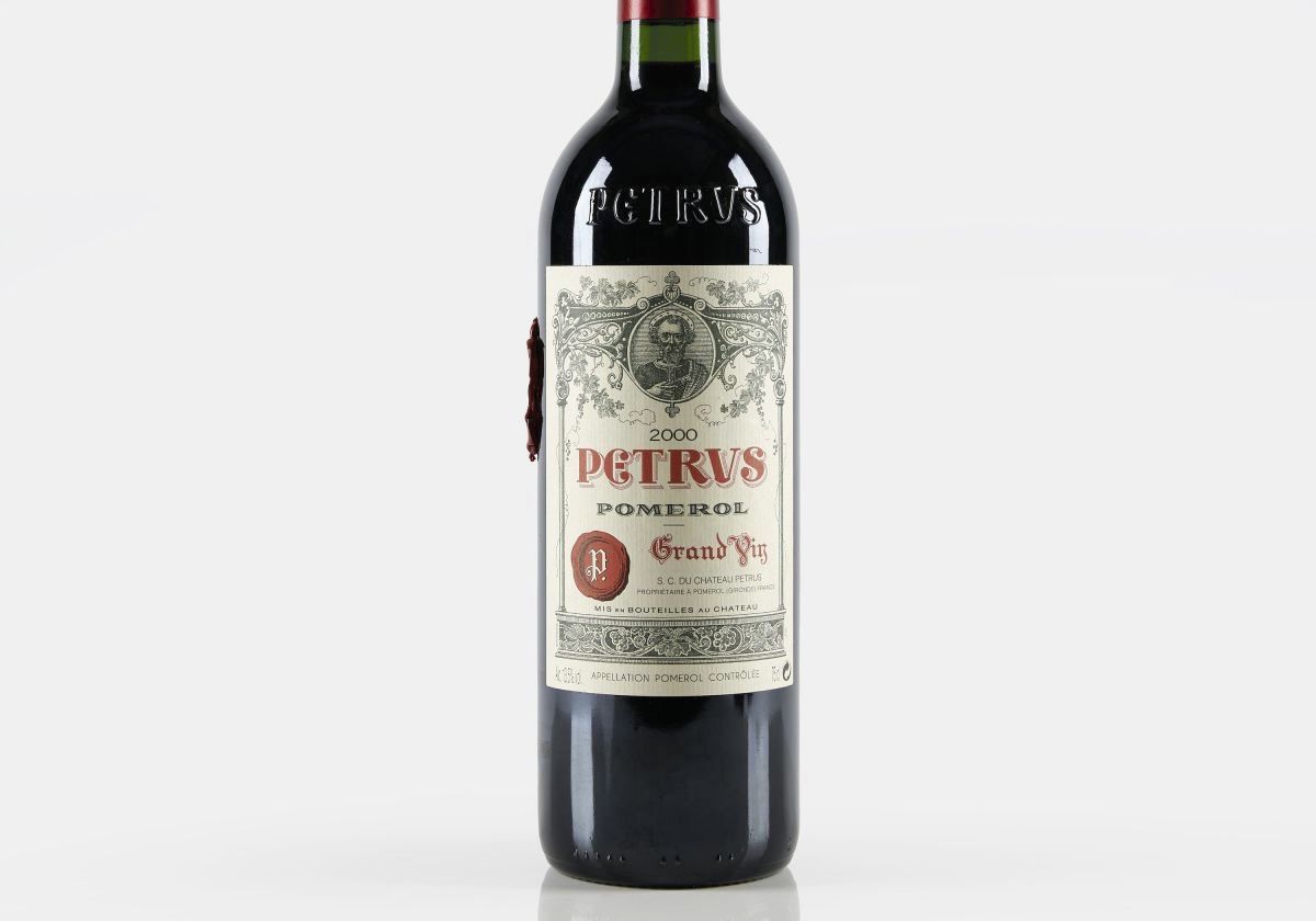 Vino Petrus bottiglia invecchiata nello spazio