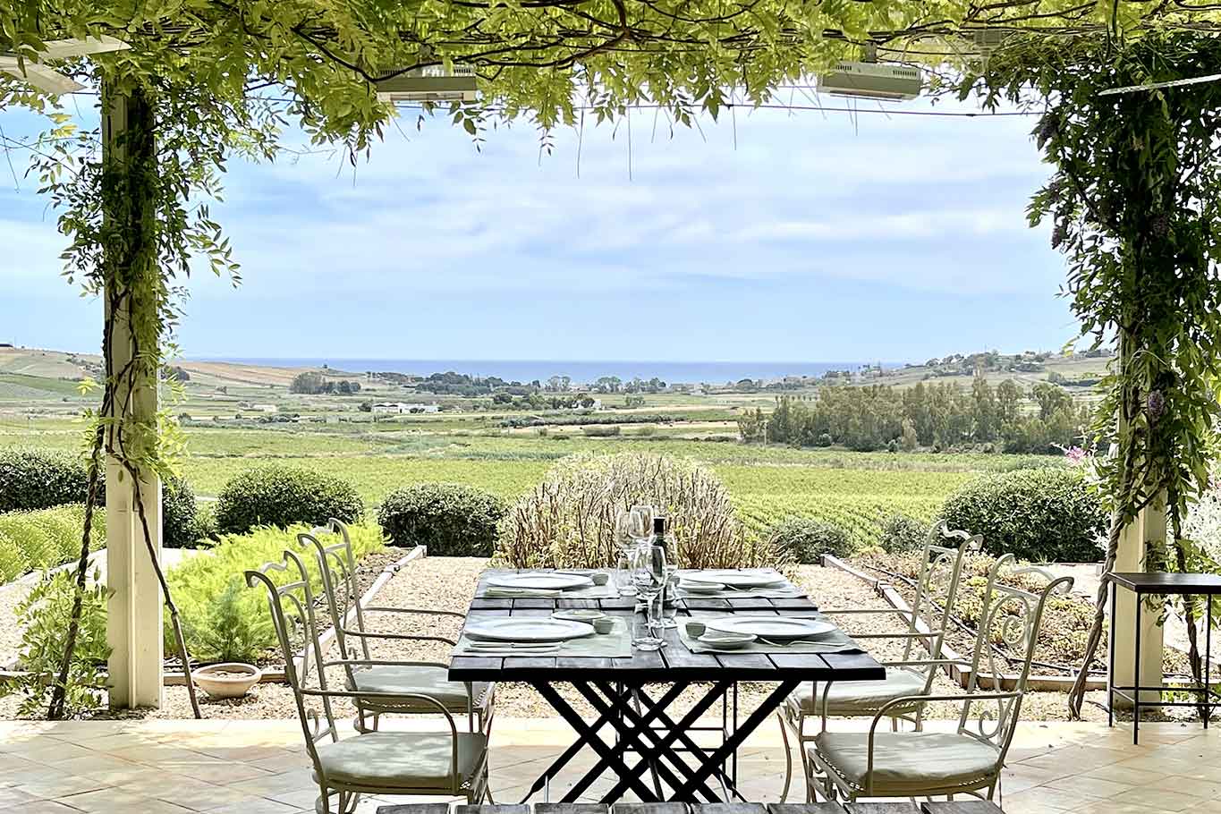 Casa Planeta La Foresteria ristorante Menfi Sicilia pergolato