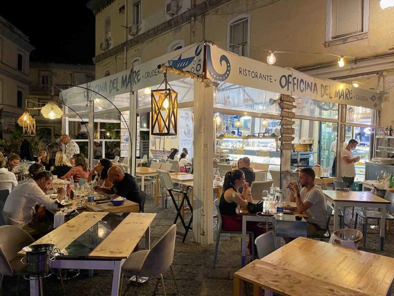 Napoli. Officina del Mare, il ristorante che ti riappacifica con Marinari