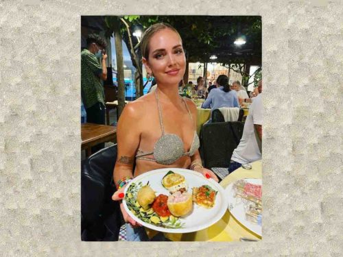 Chiara Ferragni al ristorante in reggiseno
