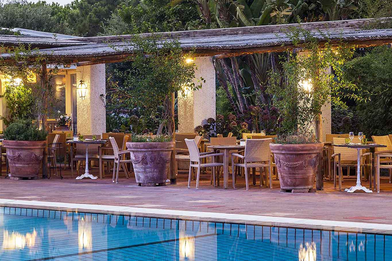 ristorante Il Corbezzolo Botania Relais Ischia tavoli piscina