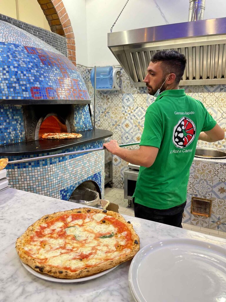 Milano. Recensione della pizza enorme a rot' 'e carrett' di Gennaro Rapido