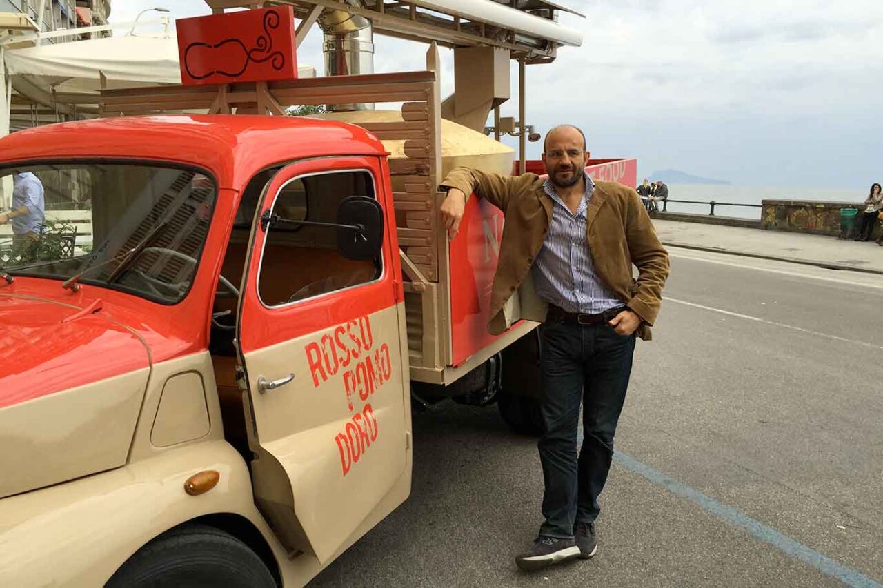 Franco Manna e il camioncino delle pizze di Rossopomodoro