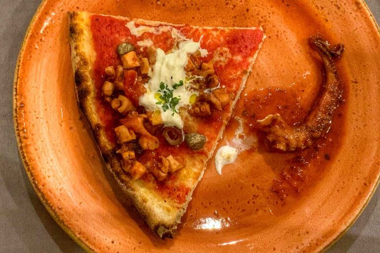 4 vini vulcanici incontrano 4 pizze in abbinamento alla pizzeria Fràgranze