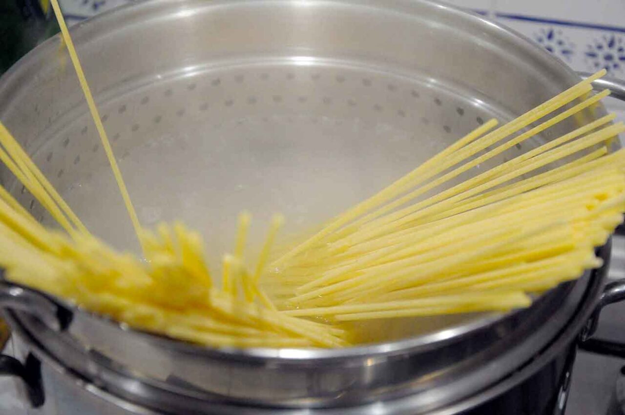 Spaghetti in pentola