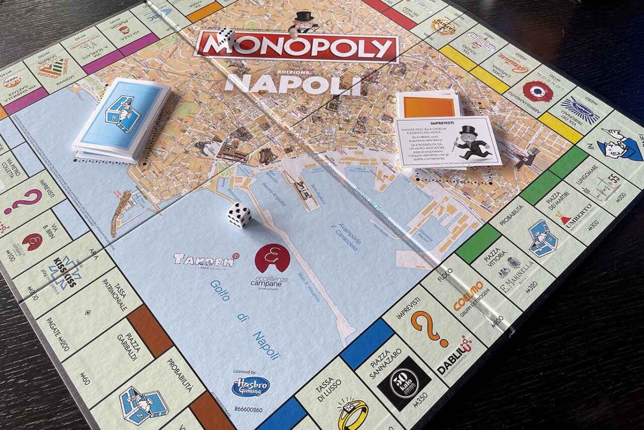 Ristoranti e pizzerie sbancano il nuovo Monopoly dedicato a Napoli