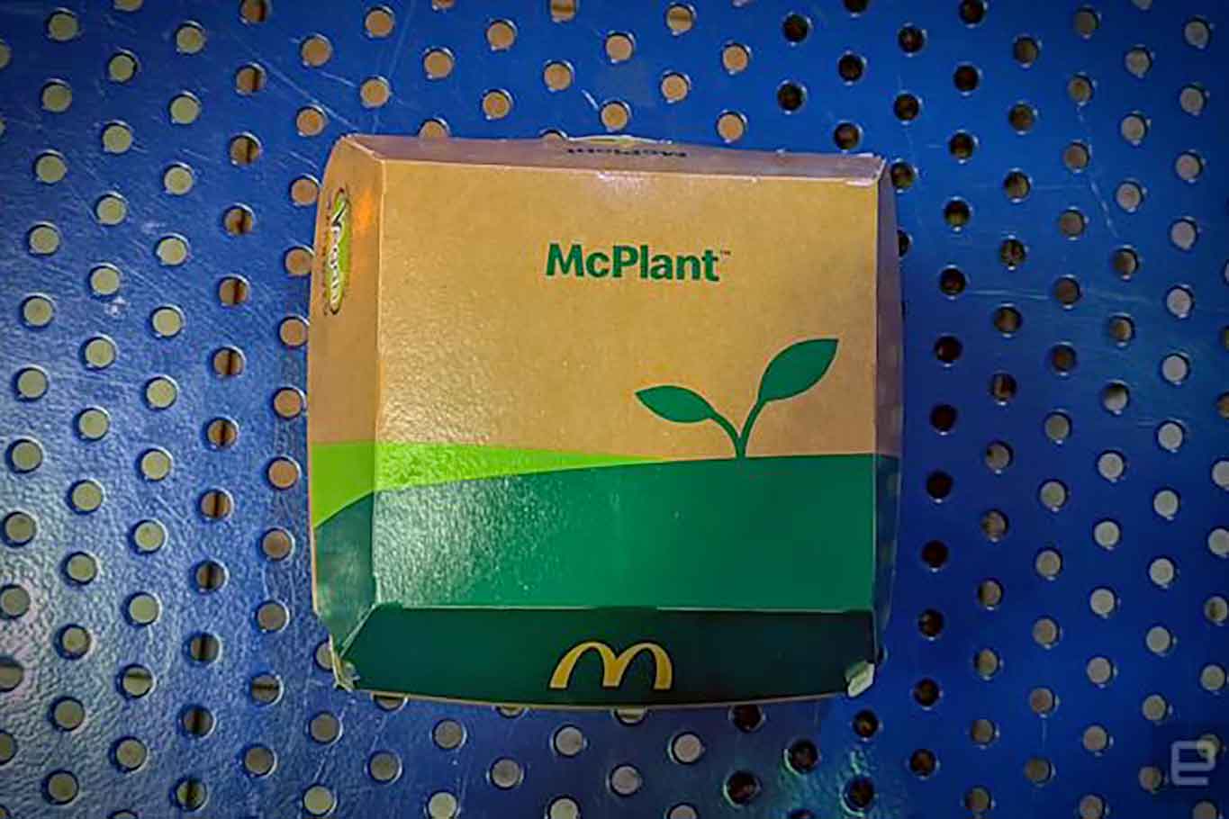 McPlant, il primo hamburger vegano di McDonald’s, la confezione