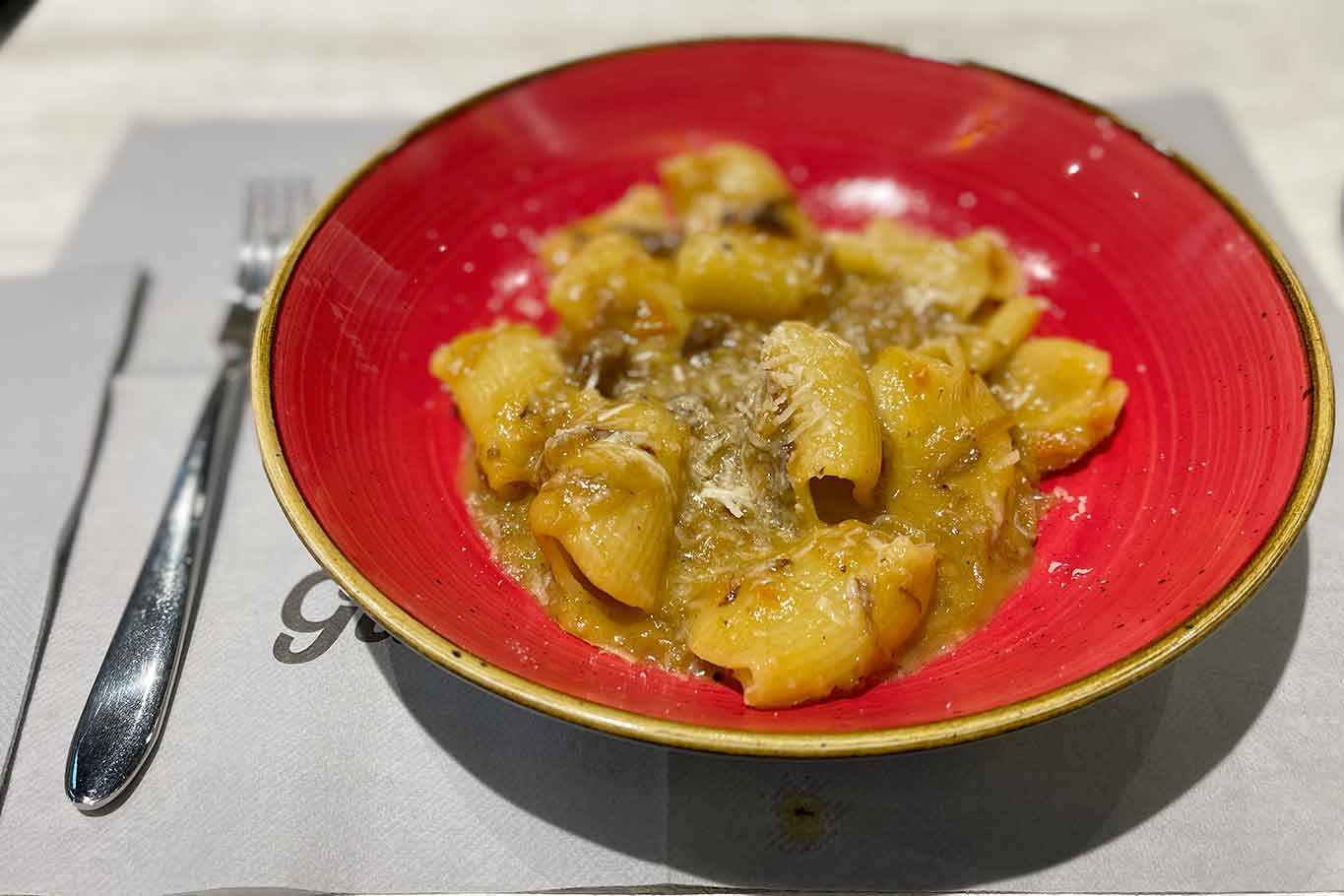 ristorante di pasta Gli Impastati Salerno paccheri alla genovese