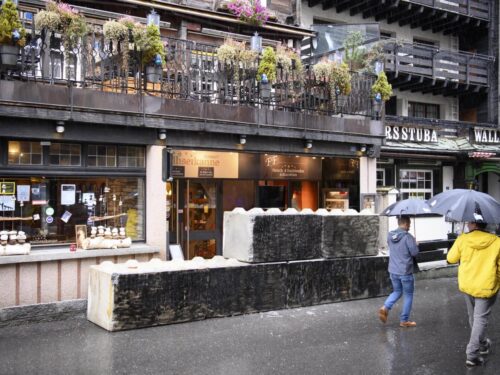 Ristorante no vax e no green pass murato in Svizzera