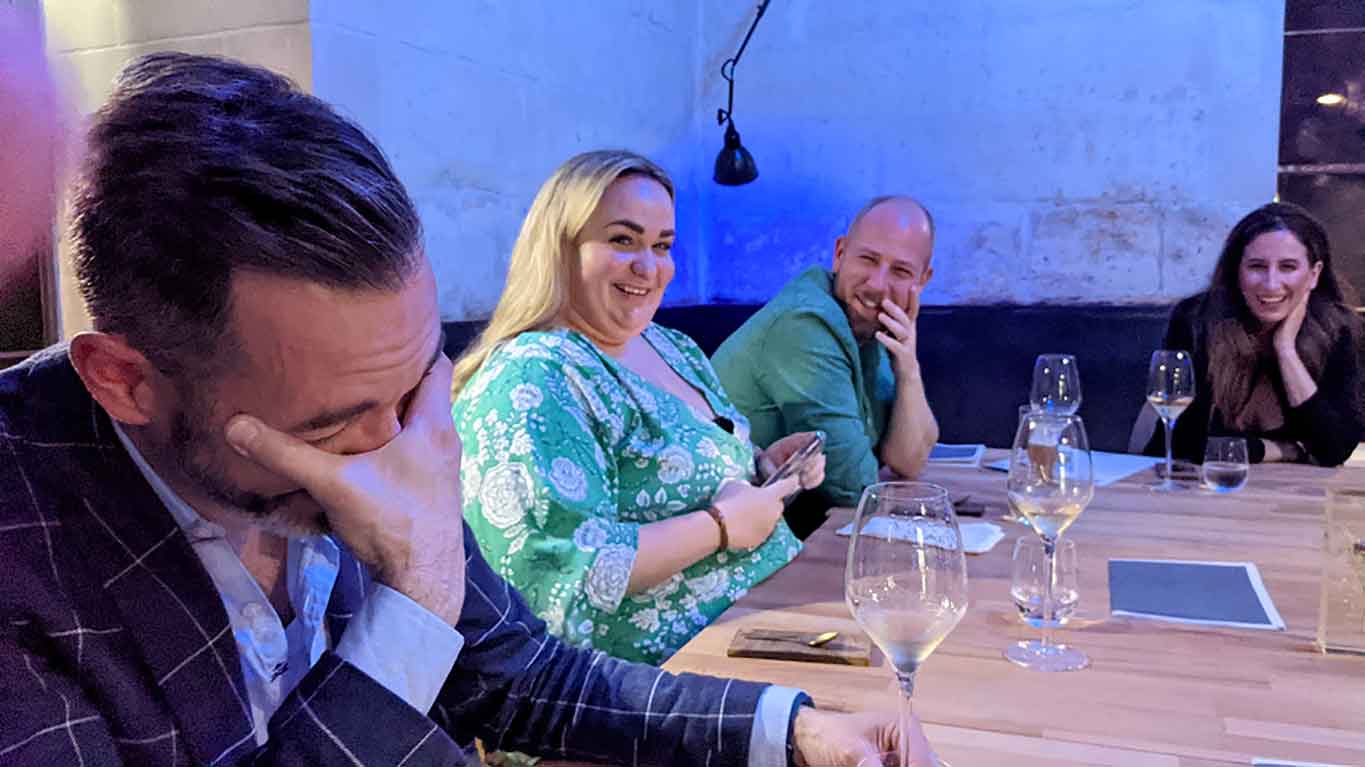 Il gruppo della scrittrice di Seattle al ristorante Bros’ di Lecce
