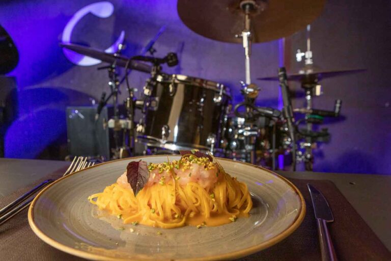 Elegance Cafè a Roma. Menu e prezzi per tirare tardi a suon di piatti e jazz