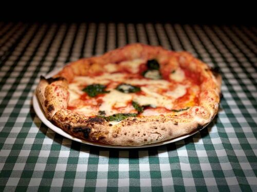 pizzeria Pizza Napoletana Calata Capodichino Napoli alta o fina di pasta