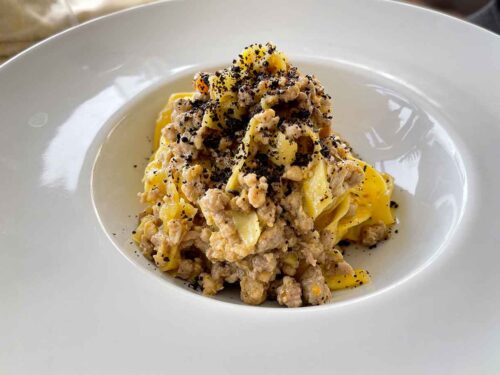ristorante Da Gregorio Morrano Nuovo Orvieto tagliatelle ragu cortile