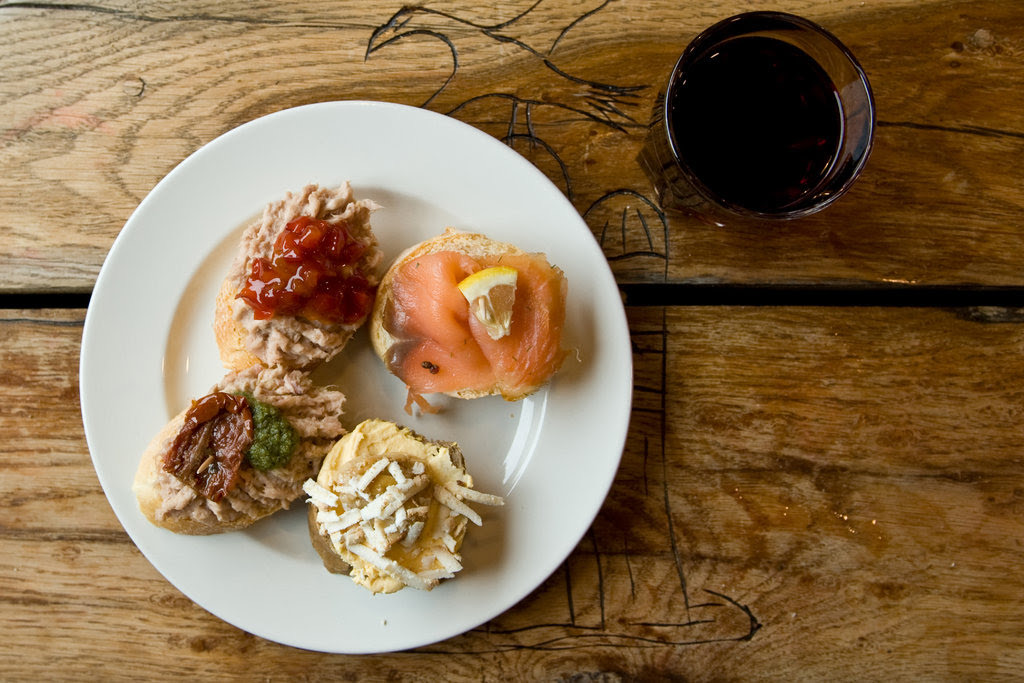 Cicchetti e ombra di vino
