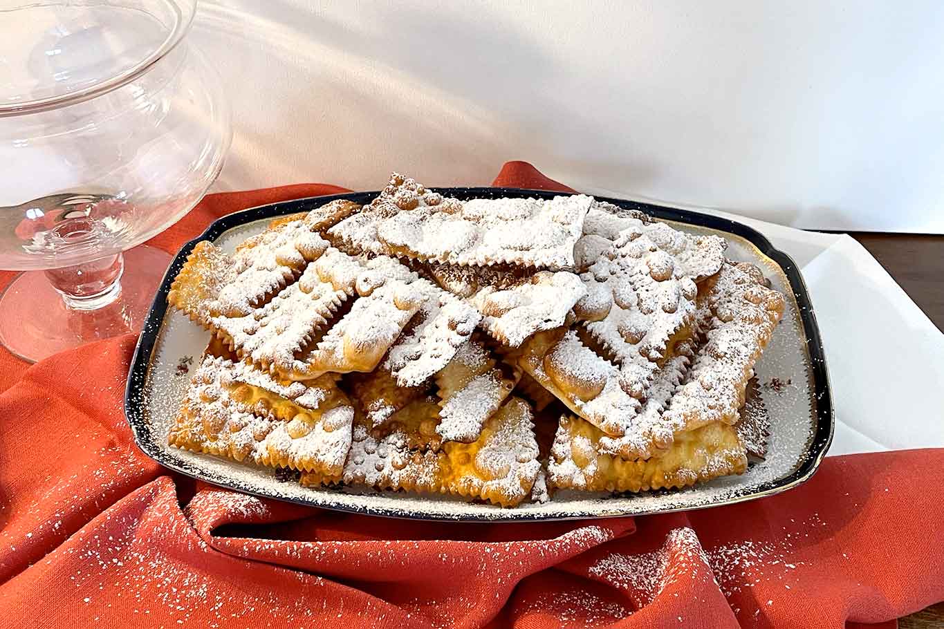 Chiacchiere di Carnevale friabili: la ricetta e come conservarle croccanti