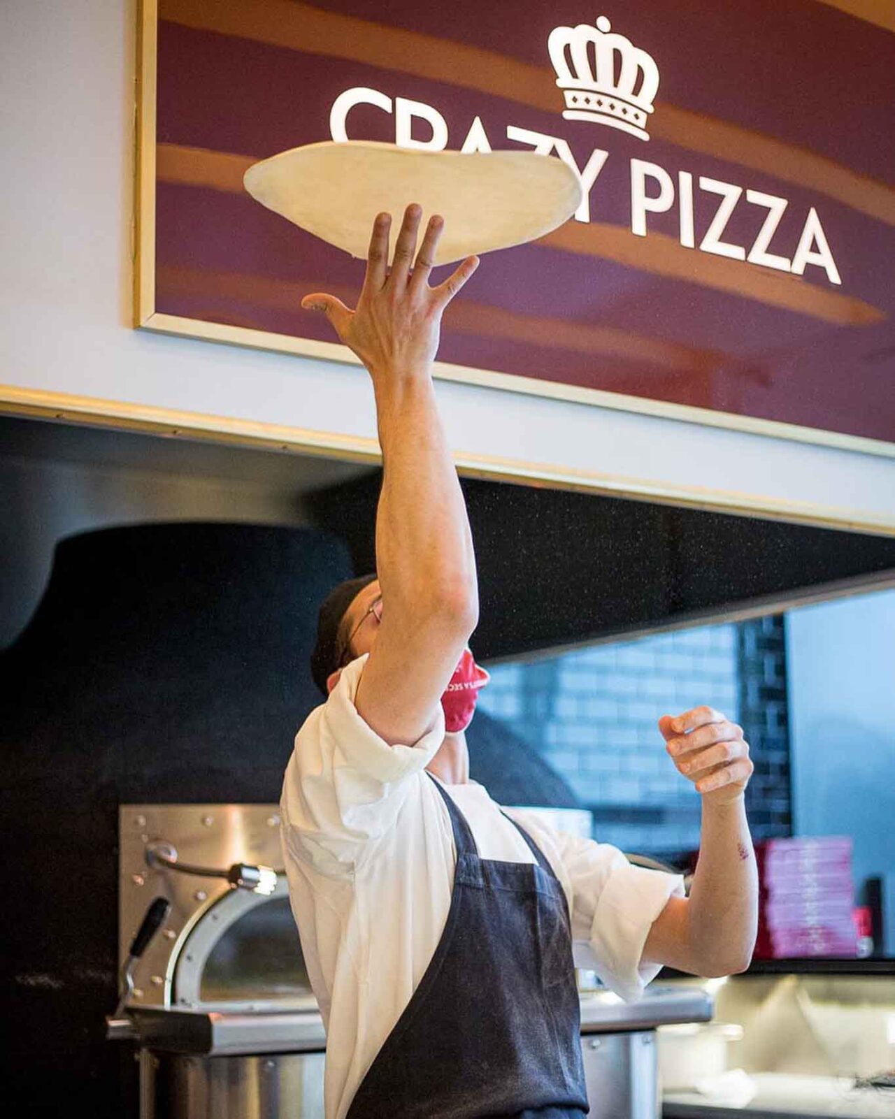Crazy pizza pizzaiolo acrobatico