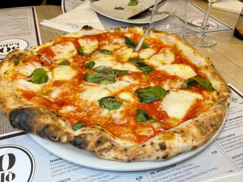 pizza margherita con farina di grano italiano
