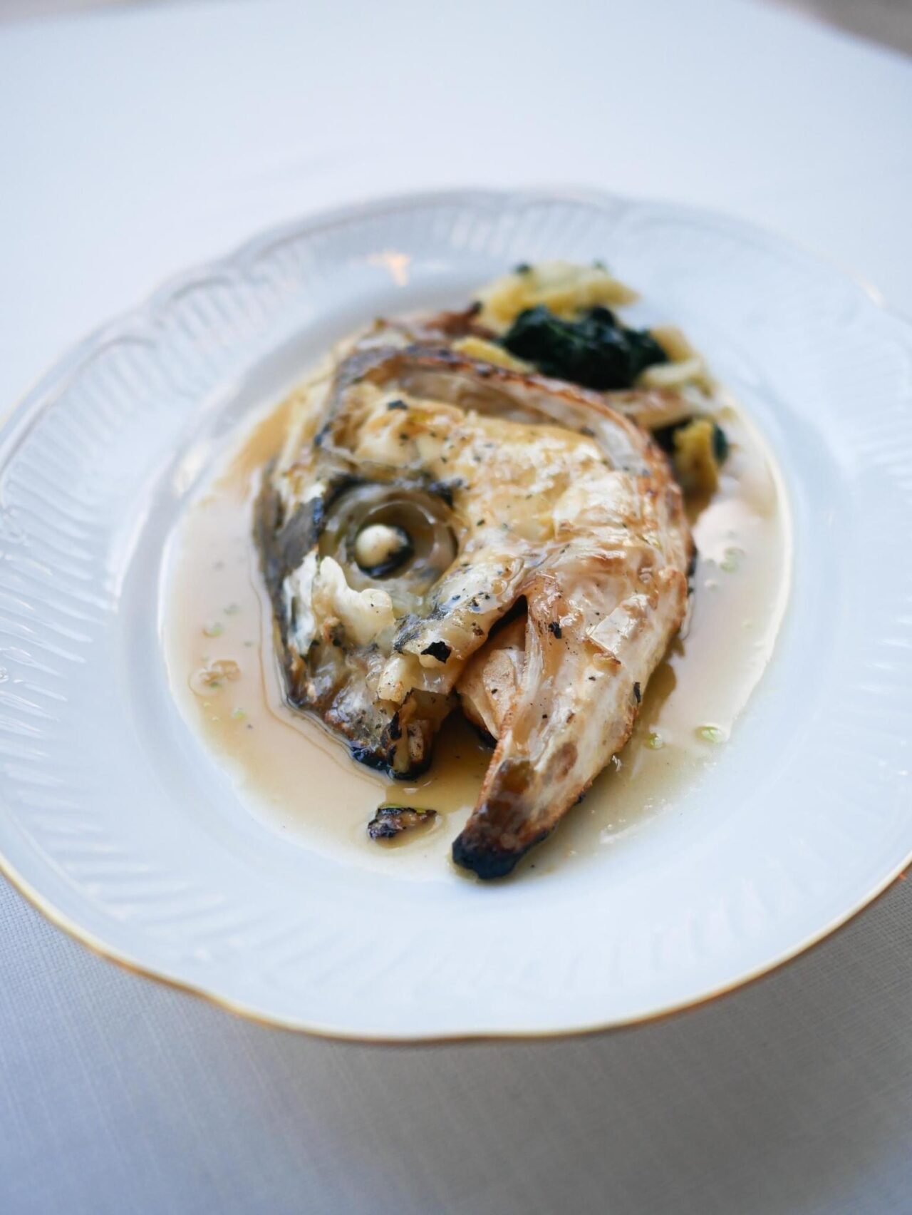 La ricciola è spesso presente nel menu dei migliori ristoranti di pesce a Rimini