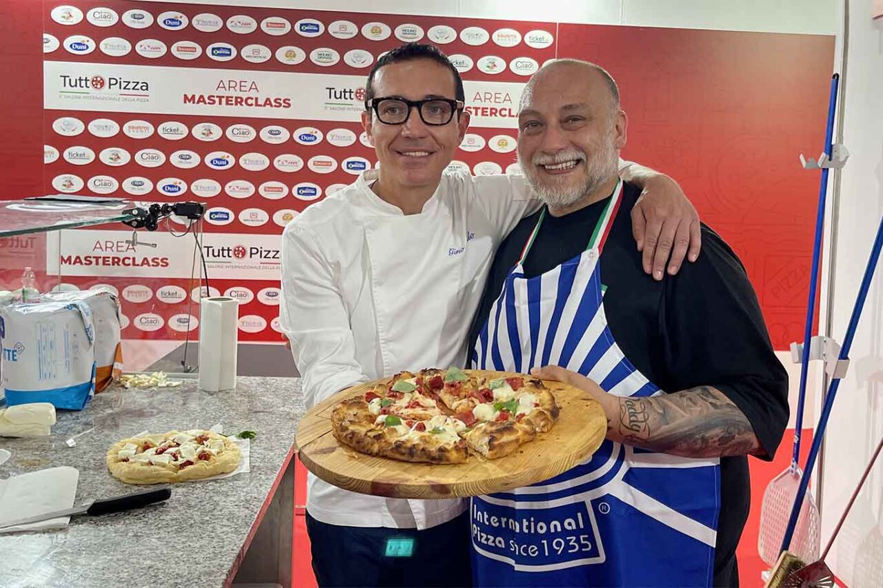 La migliore mozzarella per la pizza è il fiordilatte, dicono Martucci e  Sorbillo