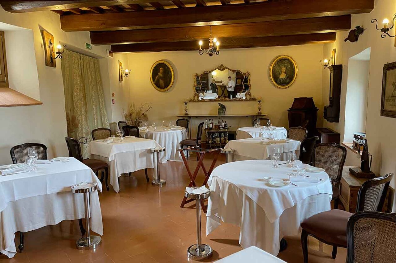 la sala del ristorante Locanda Petreja in Umbria a Todi
