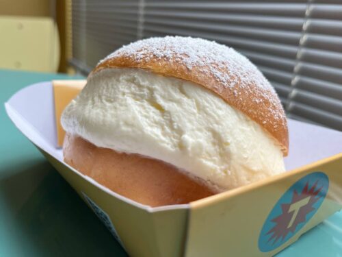 Totzo a Torino maritozzo con panna