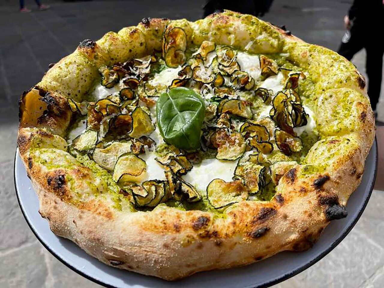 pizze speciali al pizza village di Napoli: Nerano rivisitata