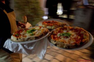 Cameriere nel ristorante pizzeria: 50 ore a settimana, 3 euro all&#8217;ora