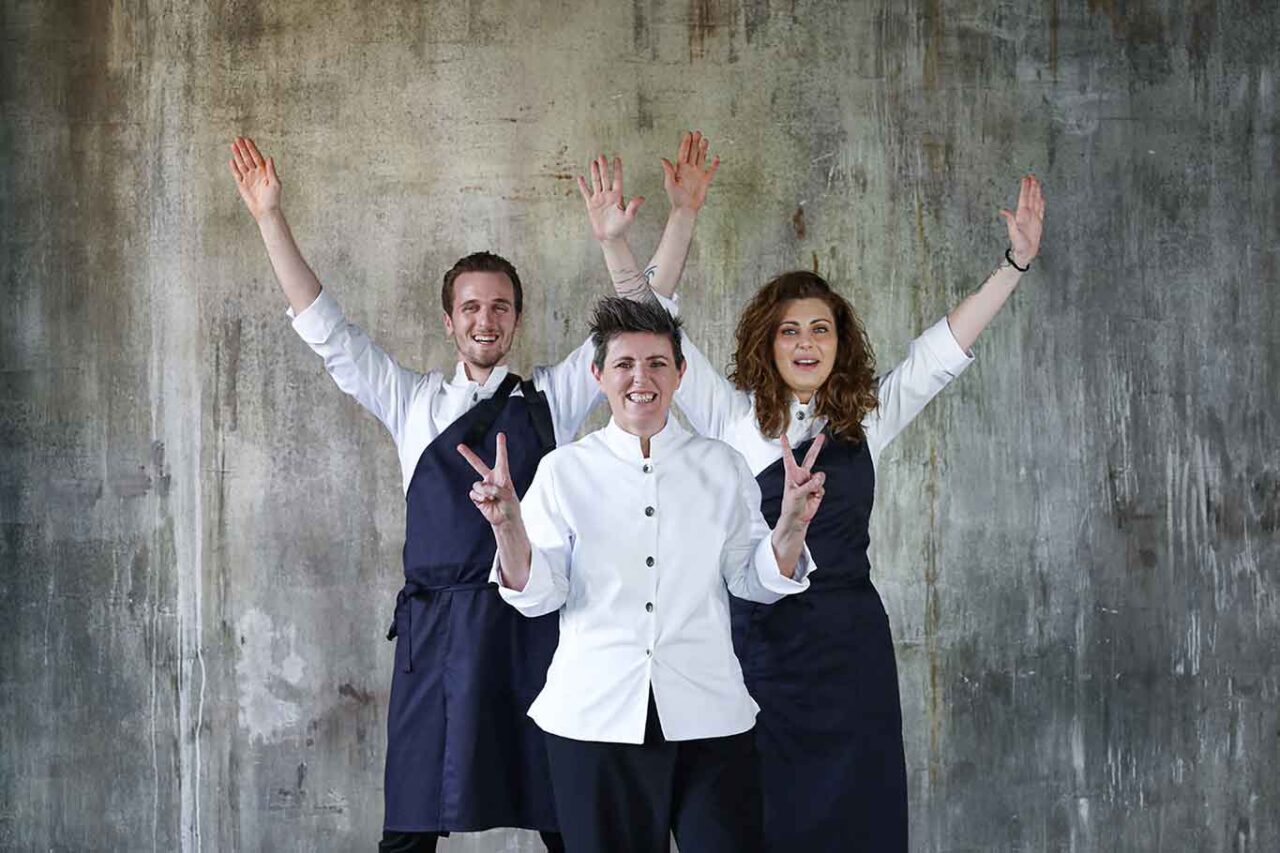il team del Villadorata Country House ristorante a Noto 