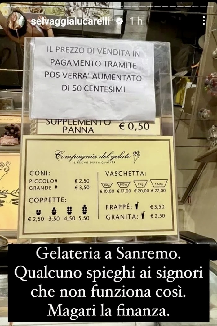 La storia di Selvaggia Lucarelli che segnala il cartello sul POS della gelateria ligure 