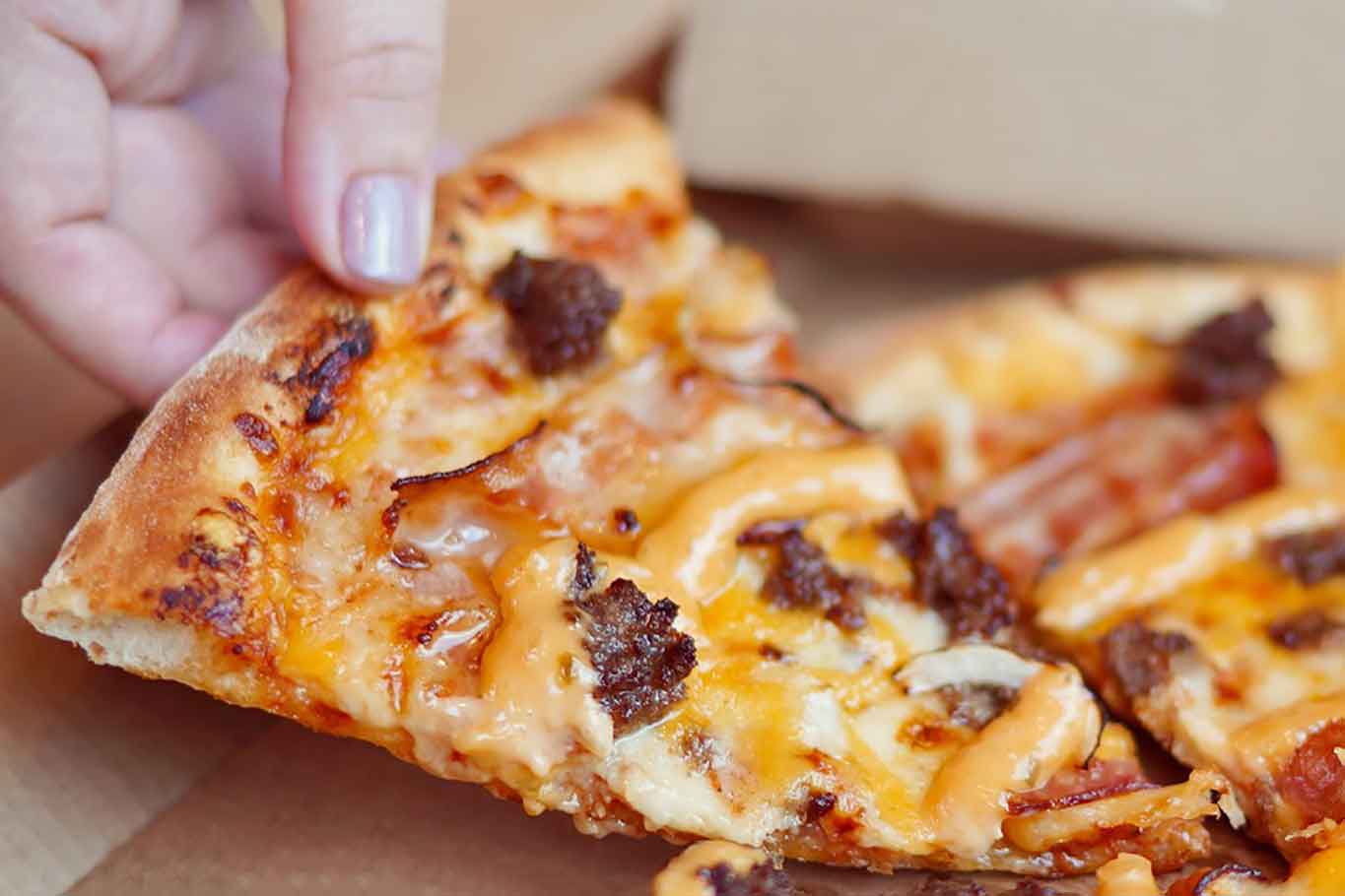 pizza domino's cheeseburger
