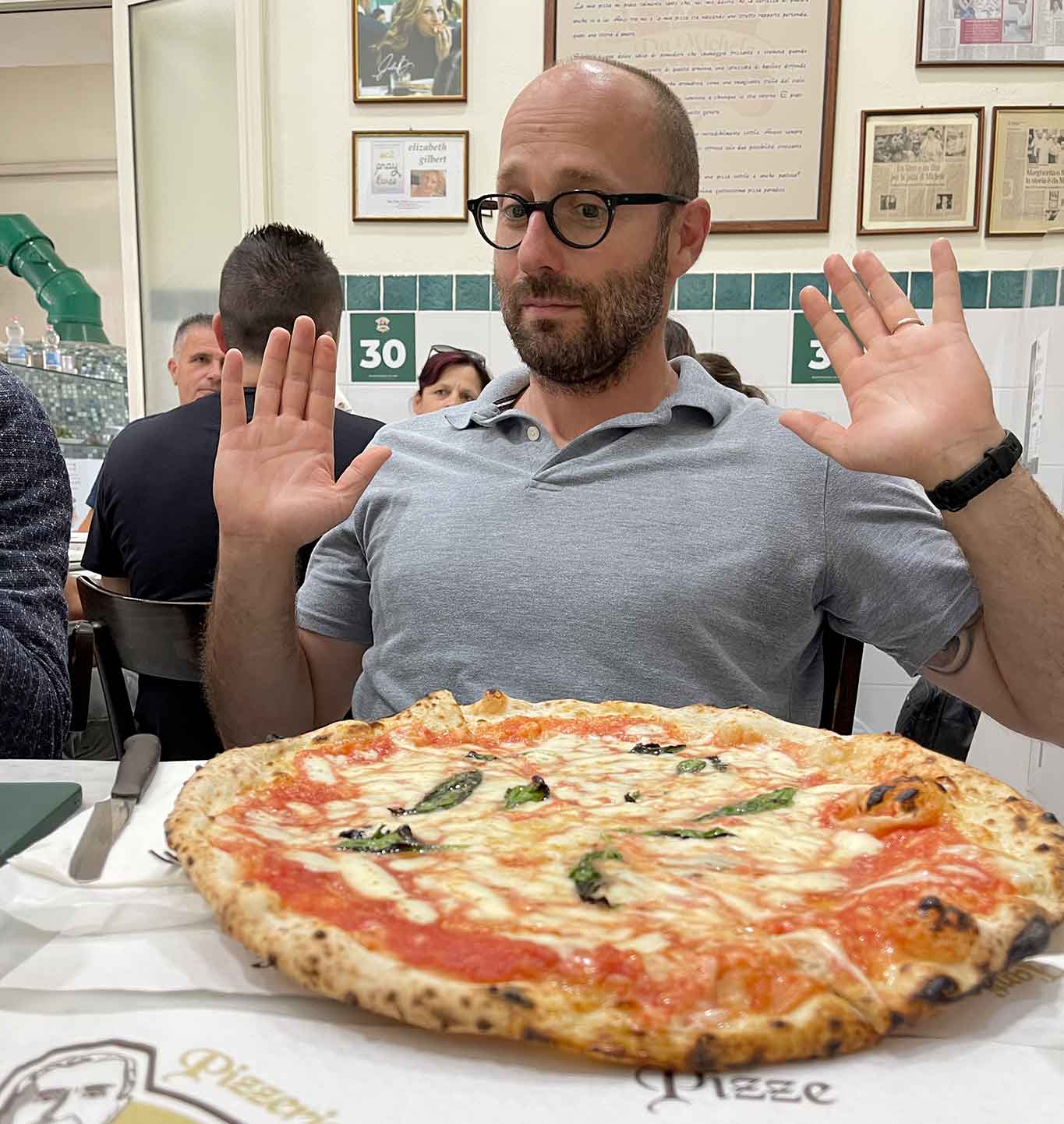 caro bollette e prezzo pizza