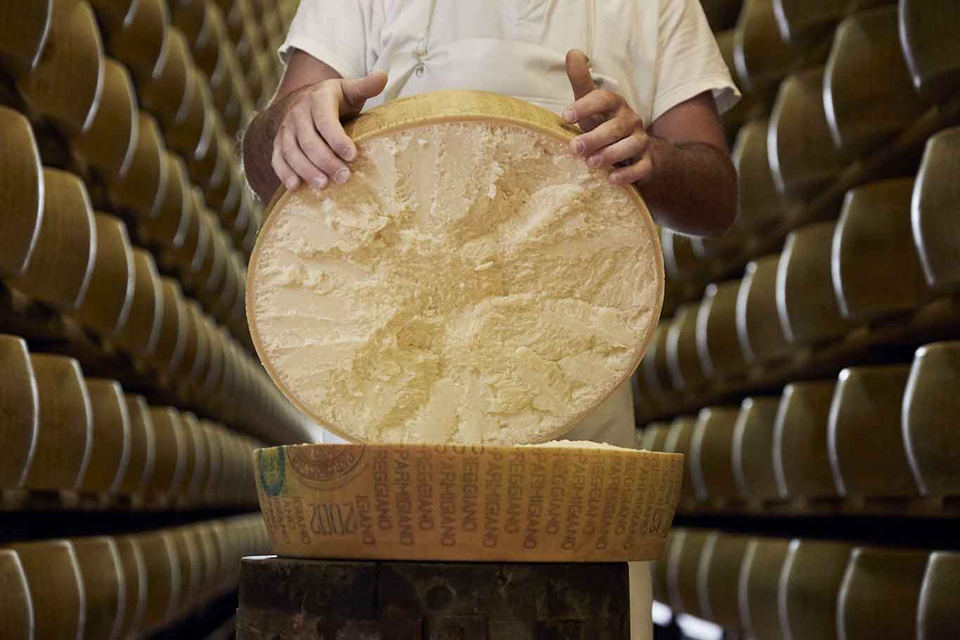 Parmigiano reggiano migliore formaggio del mondo