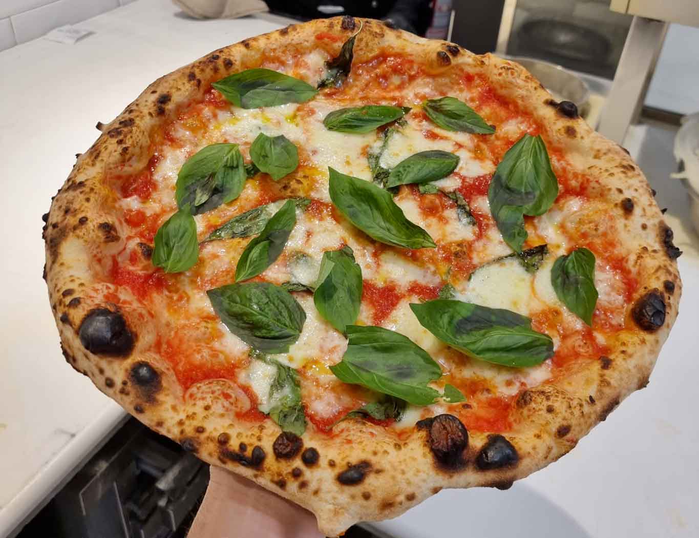 pizza margherita Salvatore Lioniello prezzi