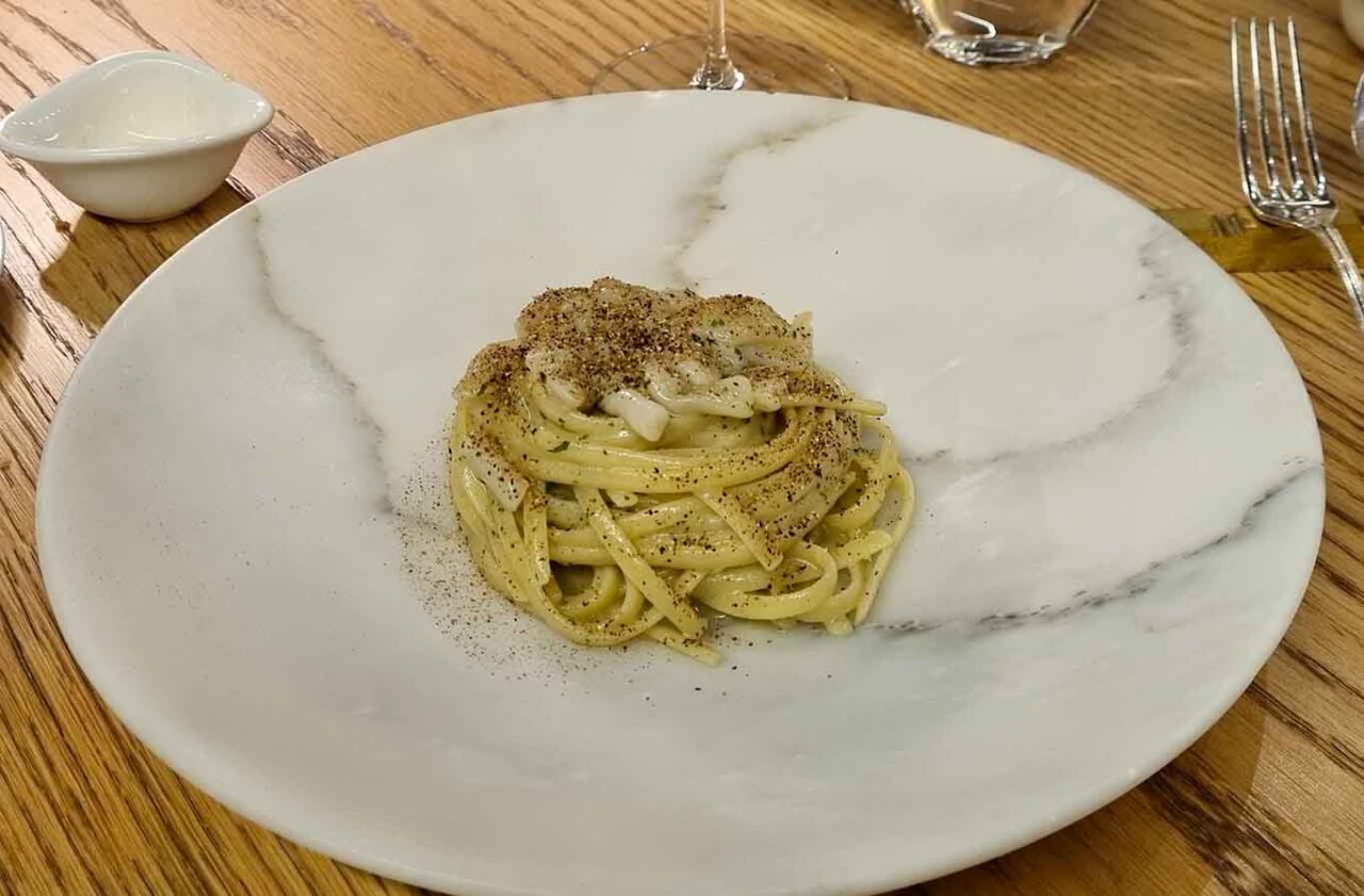 spaghetti con cannolicchi al ristorante La Magnolia dell'Hotel Byron di Forte dei Marmi