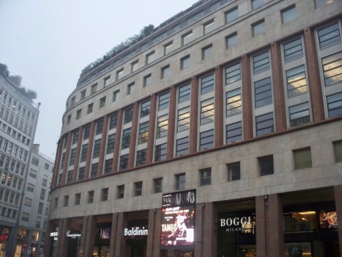 Palazzo del Toro Milano, sede del ristorante di Salt Bae in Piazza San Babila