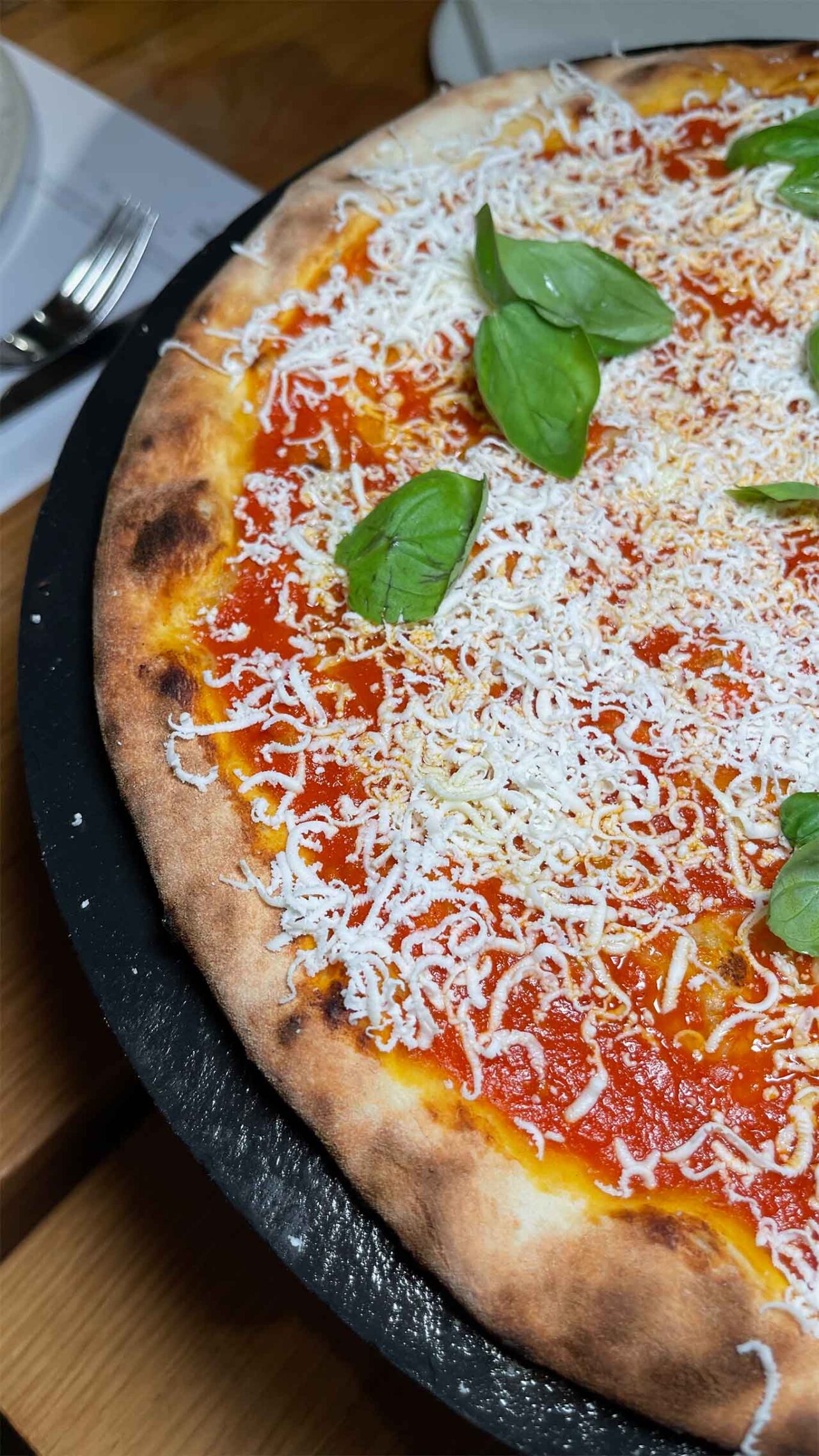 pizzeria Gli Esposito a Salerno pizza leggerissima affumicata