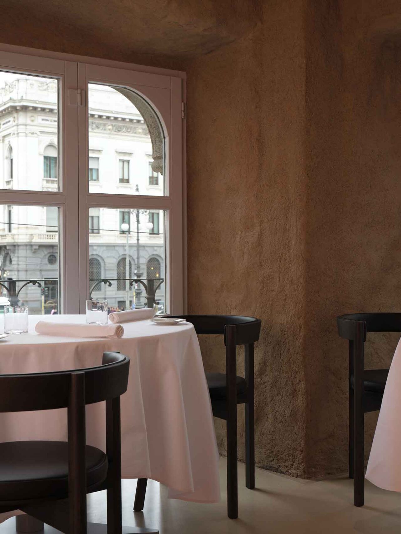 i tavoli del ristorante Trussardi by Giancarlo Perbellini a Milano