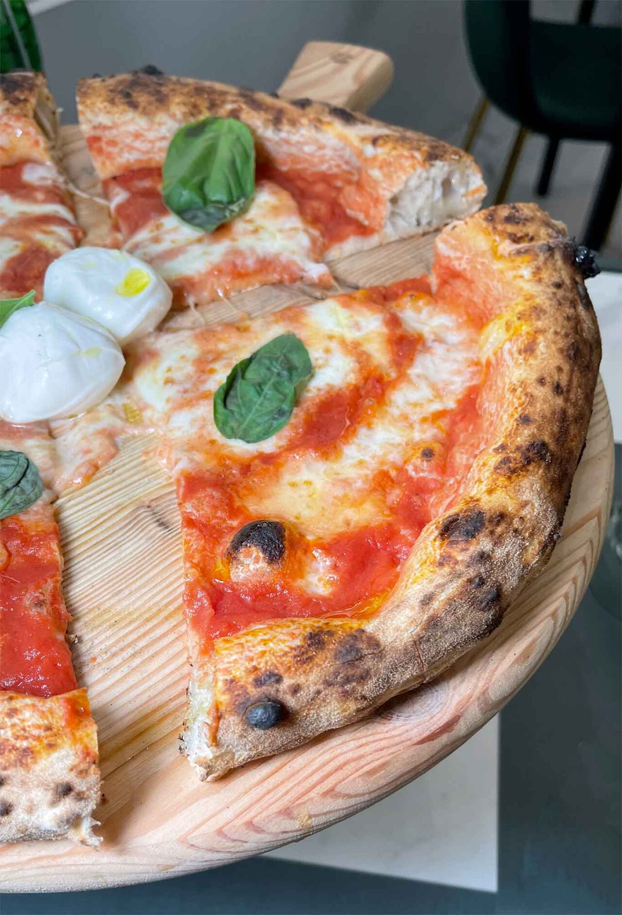 la pizza margherita della pizzeria Meeto a Caivano