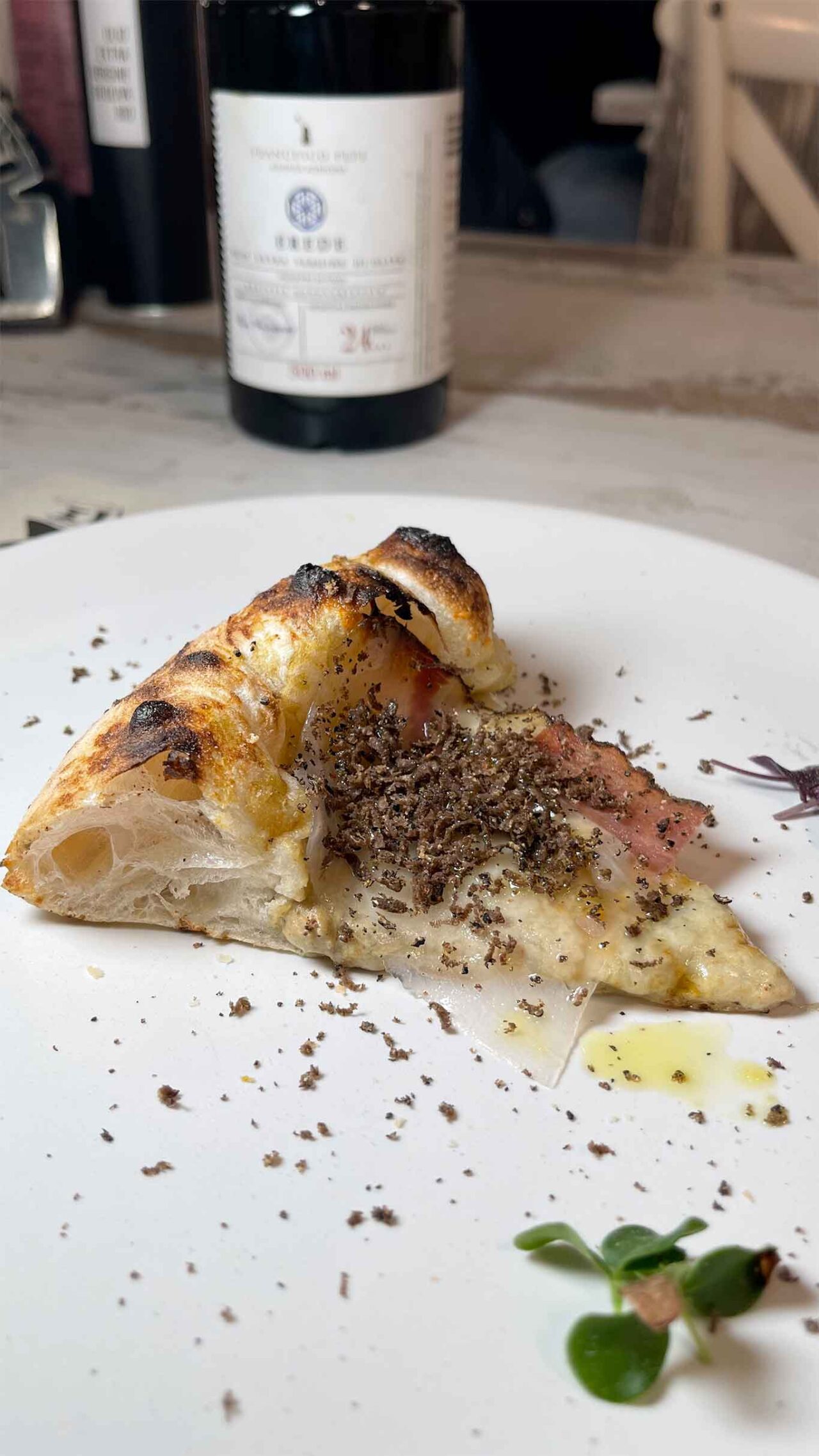 pizzeria I Masanielli di Sasà Martucci a Caserta: pizza con il tartufo