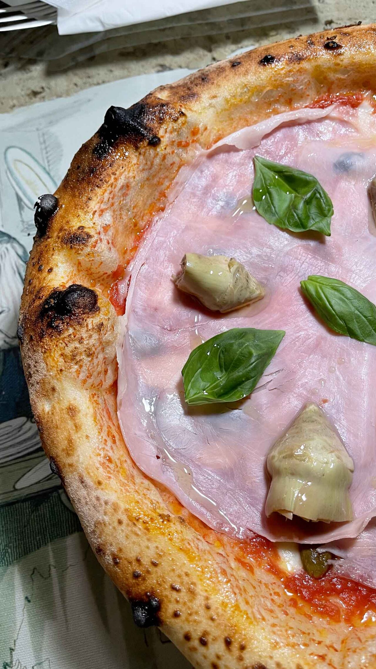 pizzeria Mangiafoglia a Pontecagnano: la pizza capricciosa
