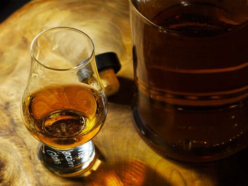 Whisky giapponesi bicchieri e tumbler