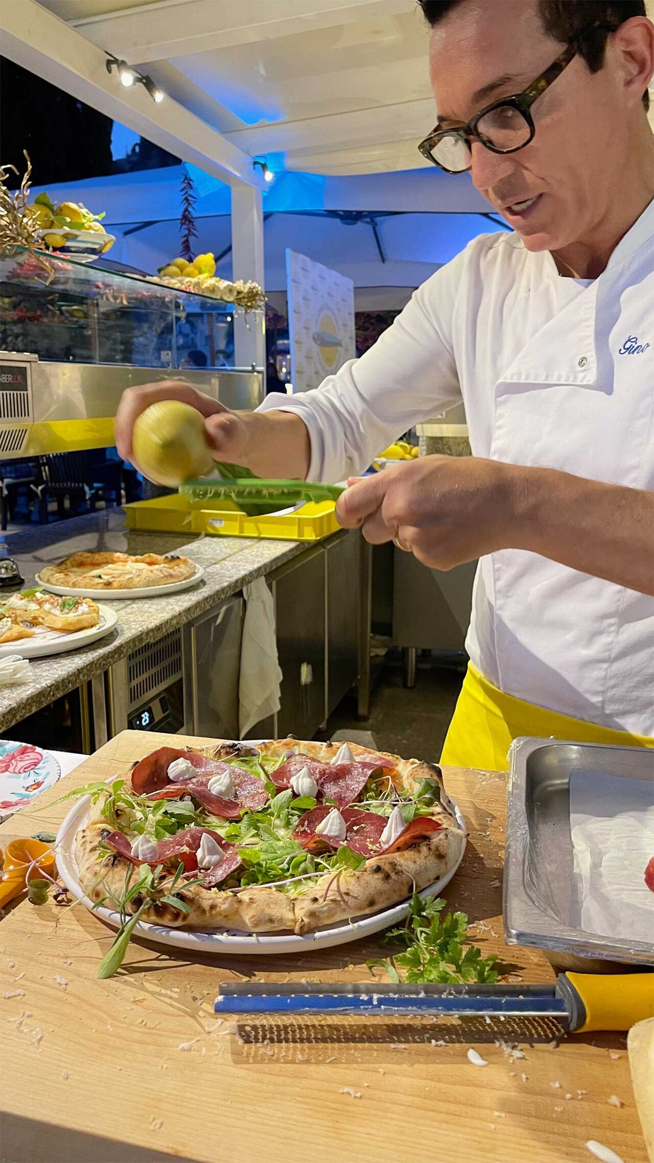La pizza la divina di Gino Sorbillo alla nuova pizzeria ad Amalfi