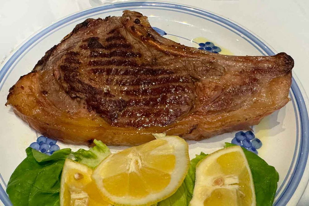 la bistecca di vitello del ristorante Boccaccio ad Acciaroli in Cilento