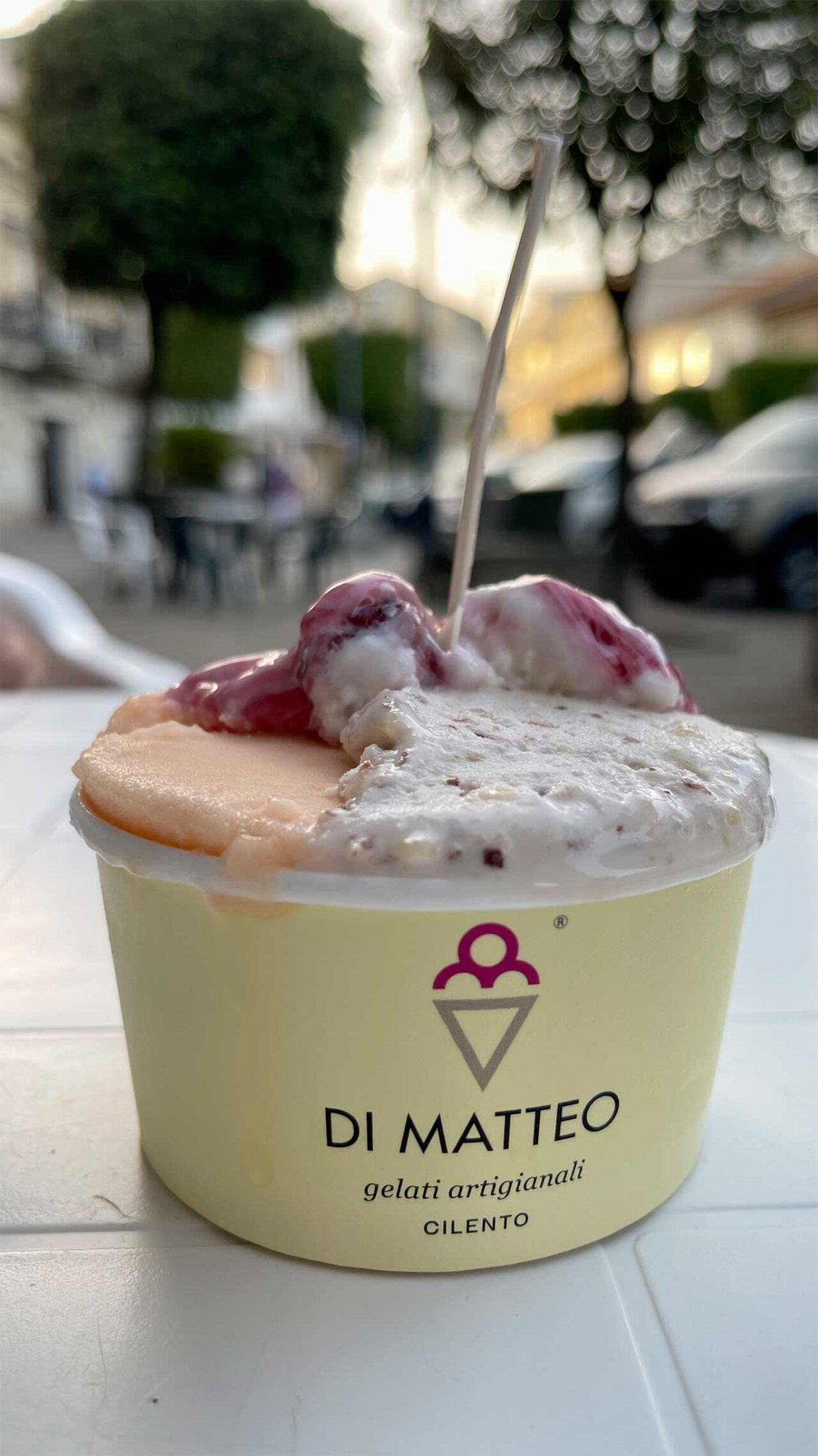 gelato in coppetta della gelateria Di Matteo a Torchiara in Cilento