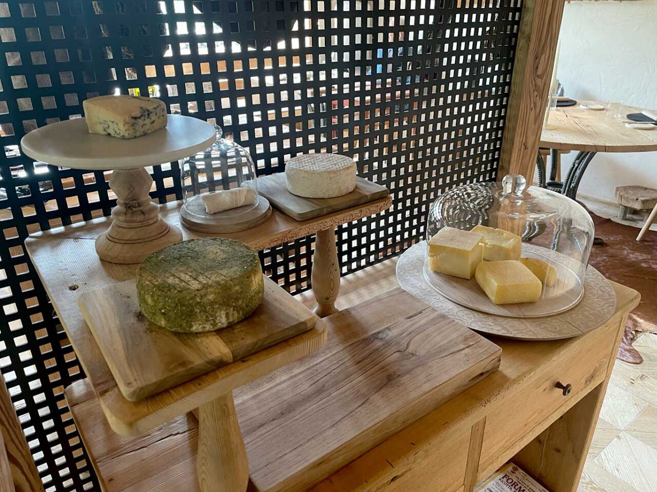 il carrello dei formaggi del ristorante SanBrite a Cortina d'Ampezzo 