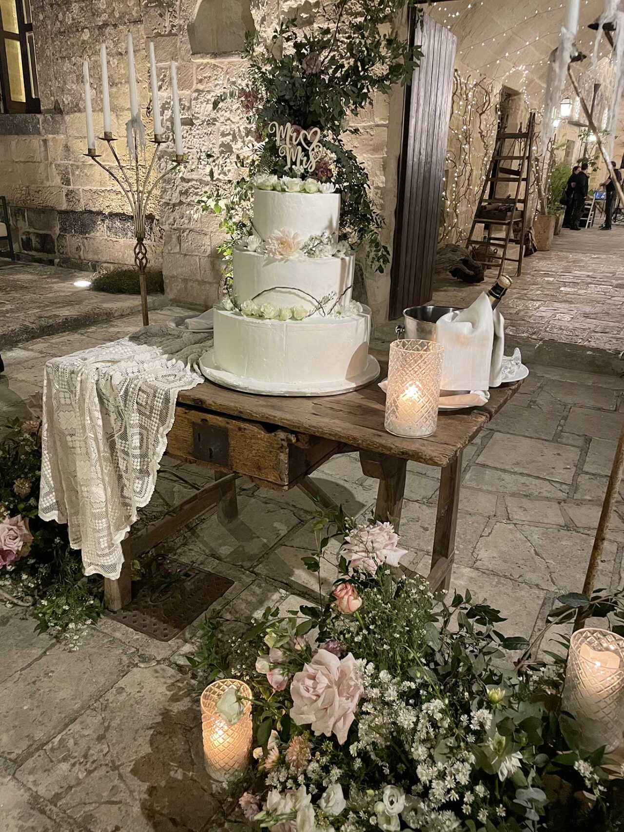torta del matrimonio delle stelle della Scala alla Masseria San Lorenzo a Lecce