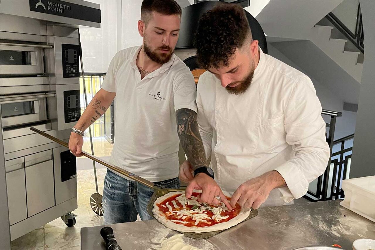 Davide Ruotolo con Mattia Giuditta della pizzeria Bella Mbriana di Casalnuovo di Napoli