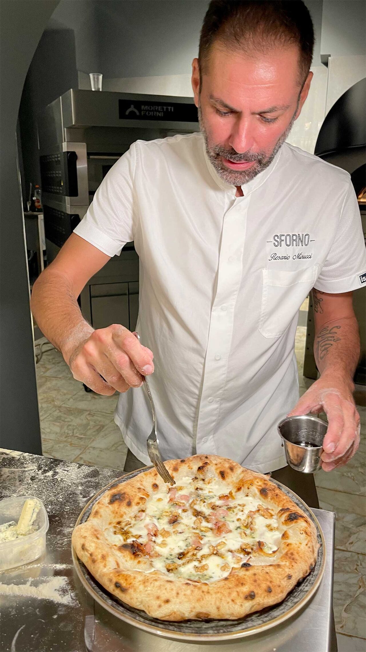 Pizzeria Sforno a Napoli per Esci la tua pizza miele al tartufo