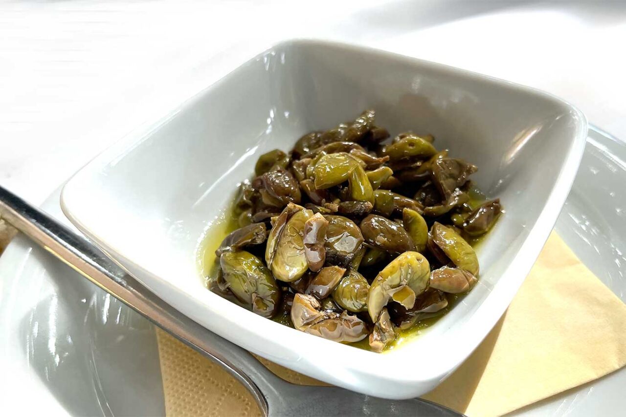 olive ammaccate al Ristorante Angiolina a Marina di Pisciotta nel Cilento